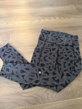 lululemon athletica Black & Gray Geometric Leggings